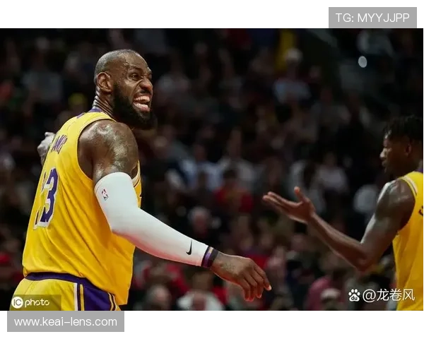 NBA激战全程回顾:关键时刻逆转瞬间与球星精彩表现解析 NBA激战全程回顾:关键时刻逆转瞬间与球星精彩表现解析