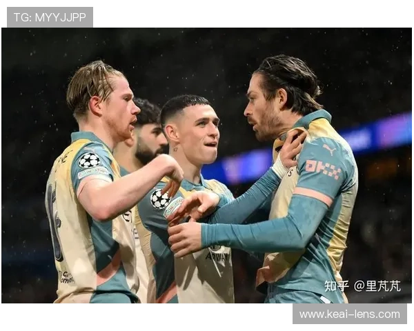 欧冠小组赛战况激烈 巴黎曼城争夺头名资格 莱万再次破门引关注 欧冠小组赛战况激烈 巴黎曼城争夺头名资格 莱万再次破门引关注